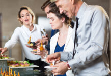 Вкус весны: изысканный кейтеринг для праздника 8 Марта