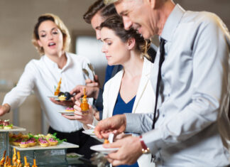 Вкус весны: изысканный кейтеринг для праздника 8 Марта