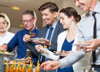 Праздничный кейтеринг в офис: стильно и вкусно – почему стоит воспользоваться